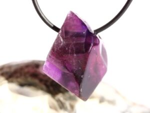 Amethyst dunkel Kristallspitze / Schmuckstein gebohrt